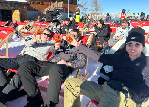 Waarom solo meegaan op een groepsreis de beste skibeslissing is die je ooit neemt.